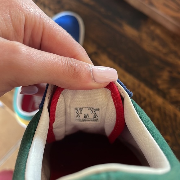 Vans - Picture 2 of 2